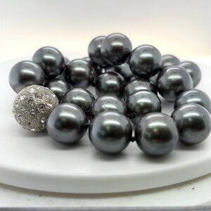 Tahitian pearl necklace